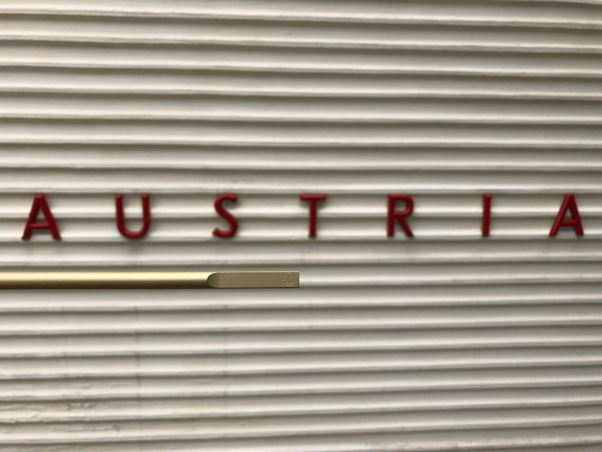 Pencil unter Austria-Schriftzug