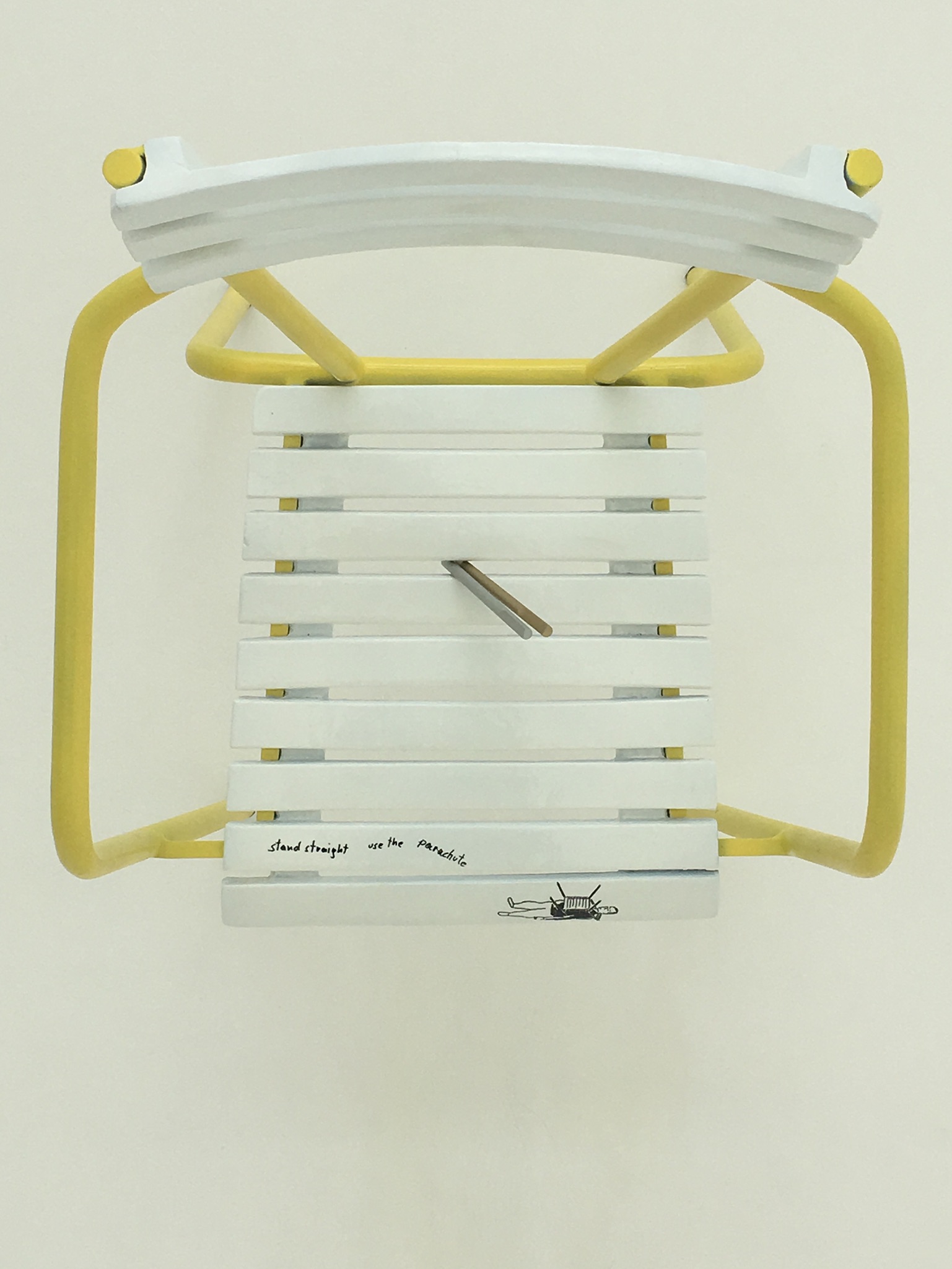 Stuhl-Skulptur mit Pencil · Biennale Venedig