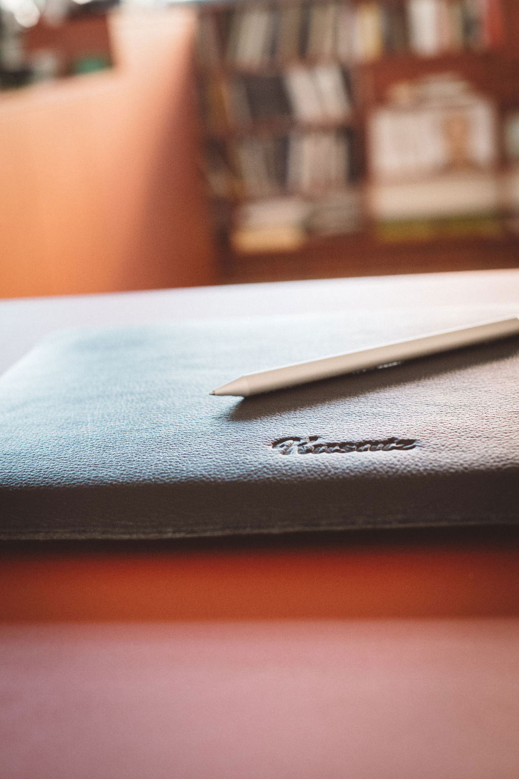 Leather Sleeve · Detail mit Pencil