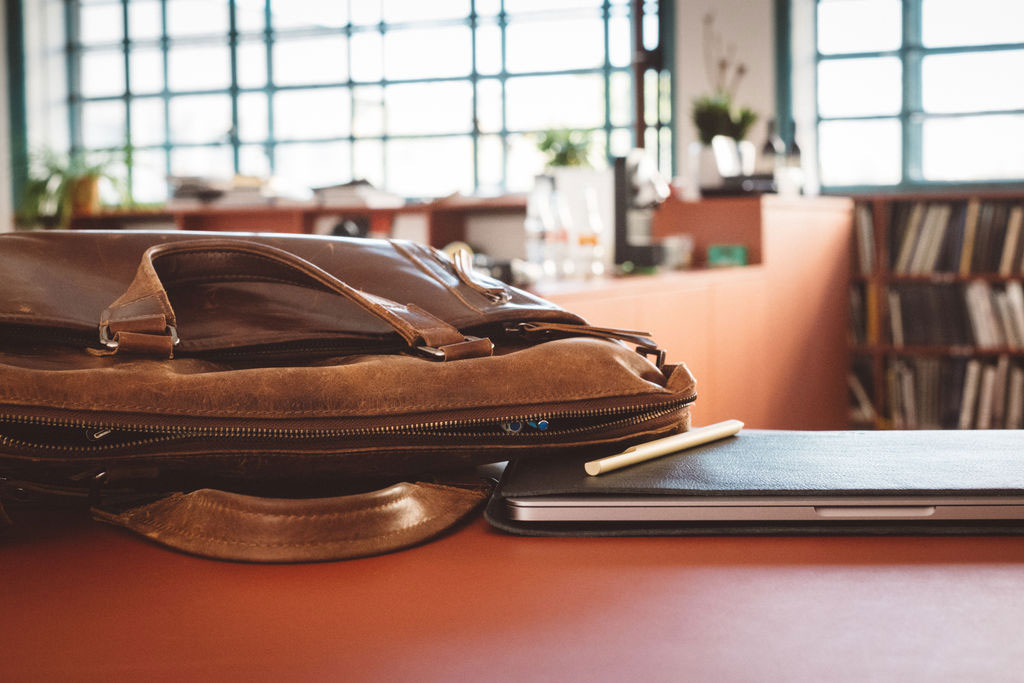 Leather Sleeve · Lederbag Detail